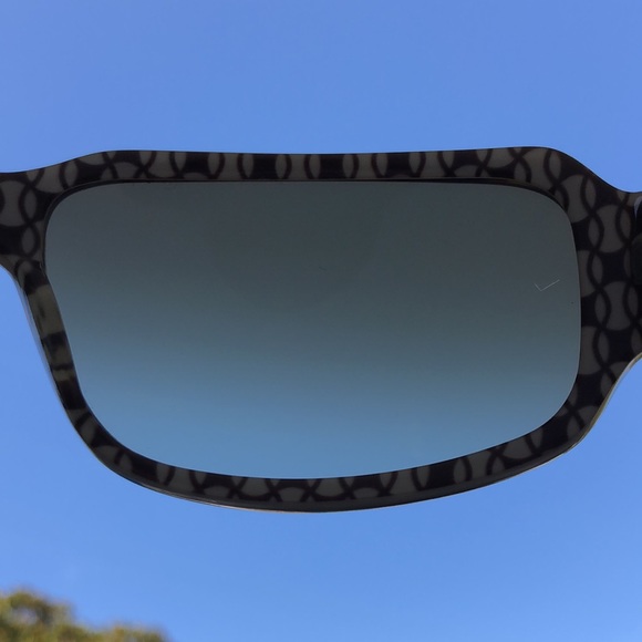 Lacoste tortoiseshell sunglasses - Picture 9 of 11